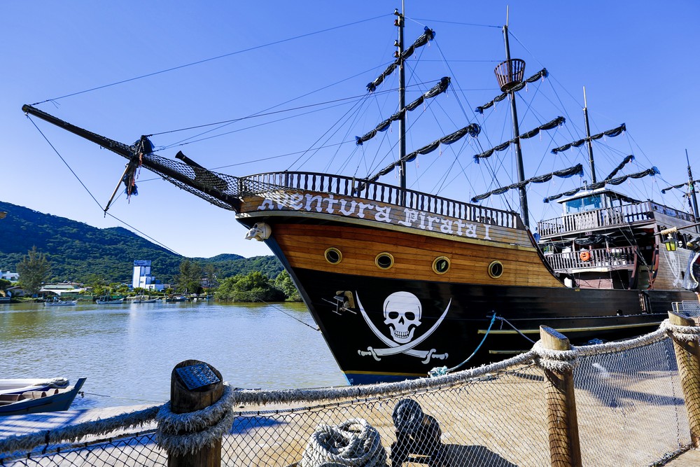 Barco Pirata em Penha, Balneário Camboriú, Porto Belo e Bombinhas